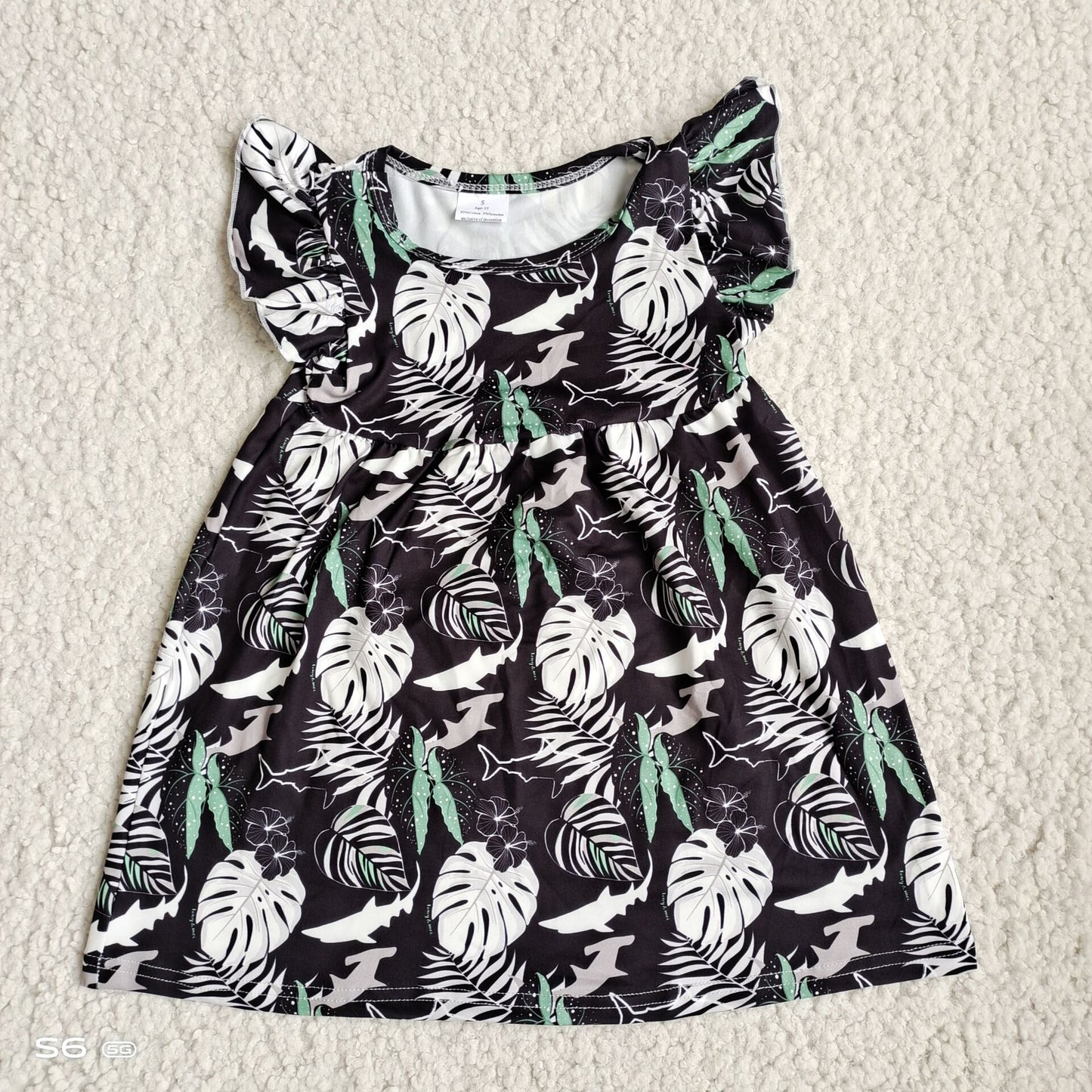 Green white leaf black flying sleeve dress 绿白色叶子黑色飞袖裙