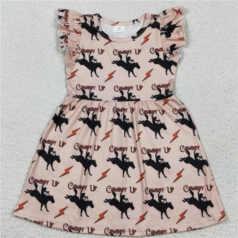 Horseback lettering light pink flying sleeve dress 骑马字母淡粉色飞袖裙