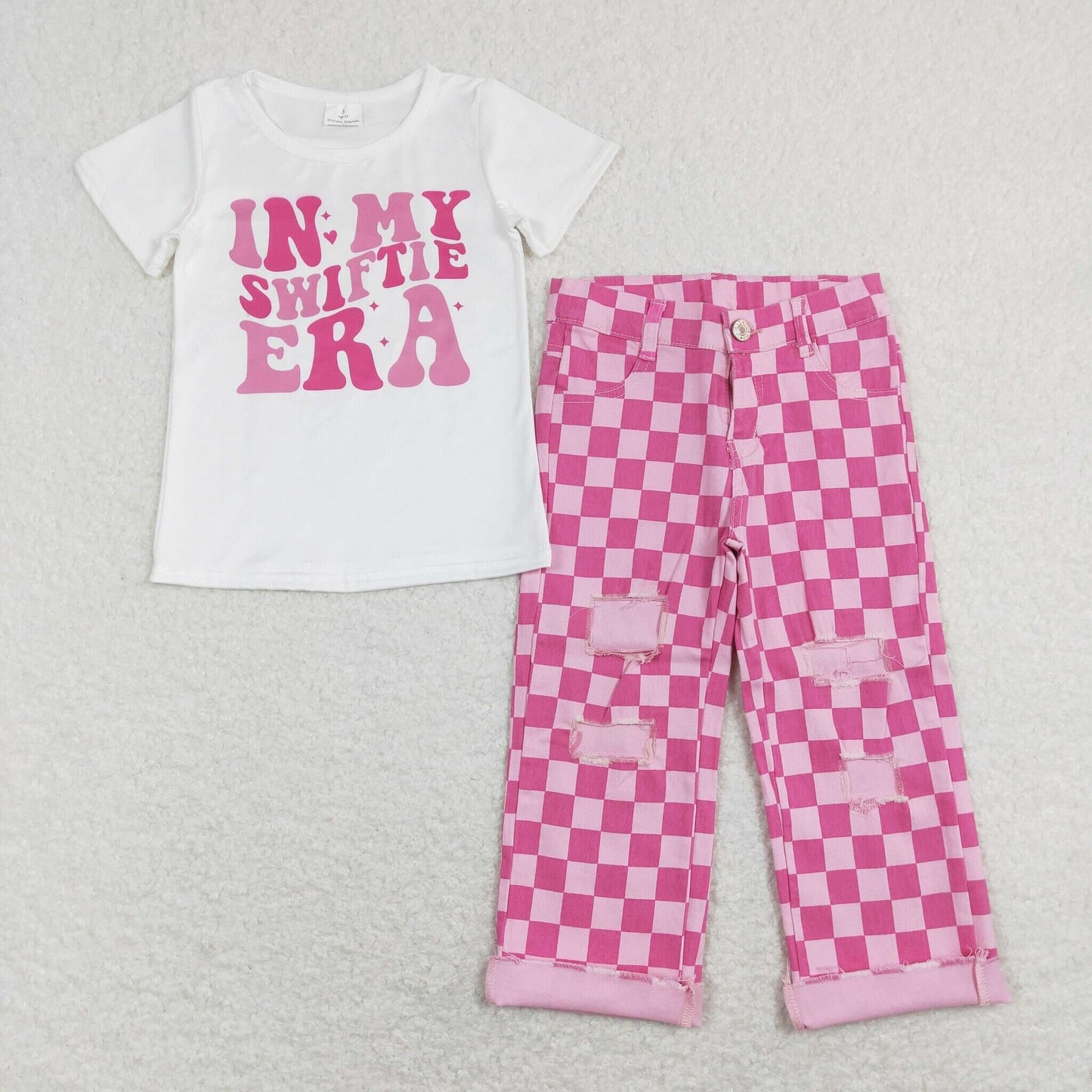 GT0437+P0096 in my swiftie era white short-sleeved top with letters Pink plaid ripped jeans