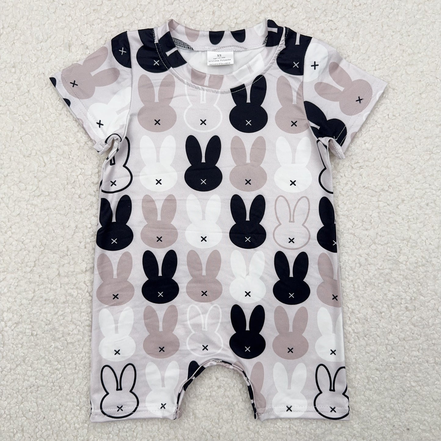 RTS SALES NO MOQ 黑白兔子头像米白色连体衣Black and white rabbit head beige jumpsuit
