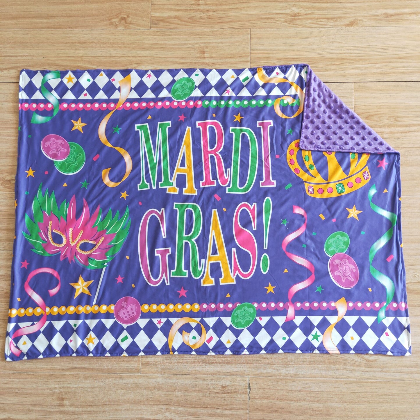 6 B6-19 mardi cras mask purple blanket