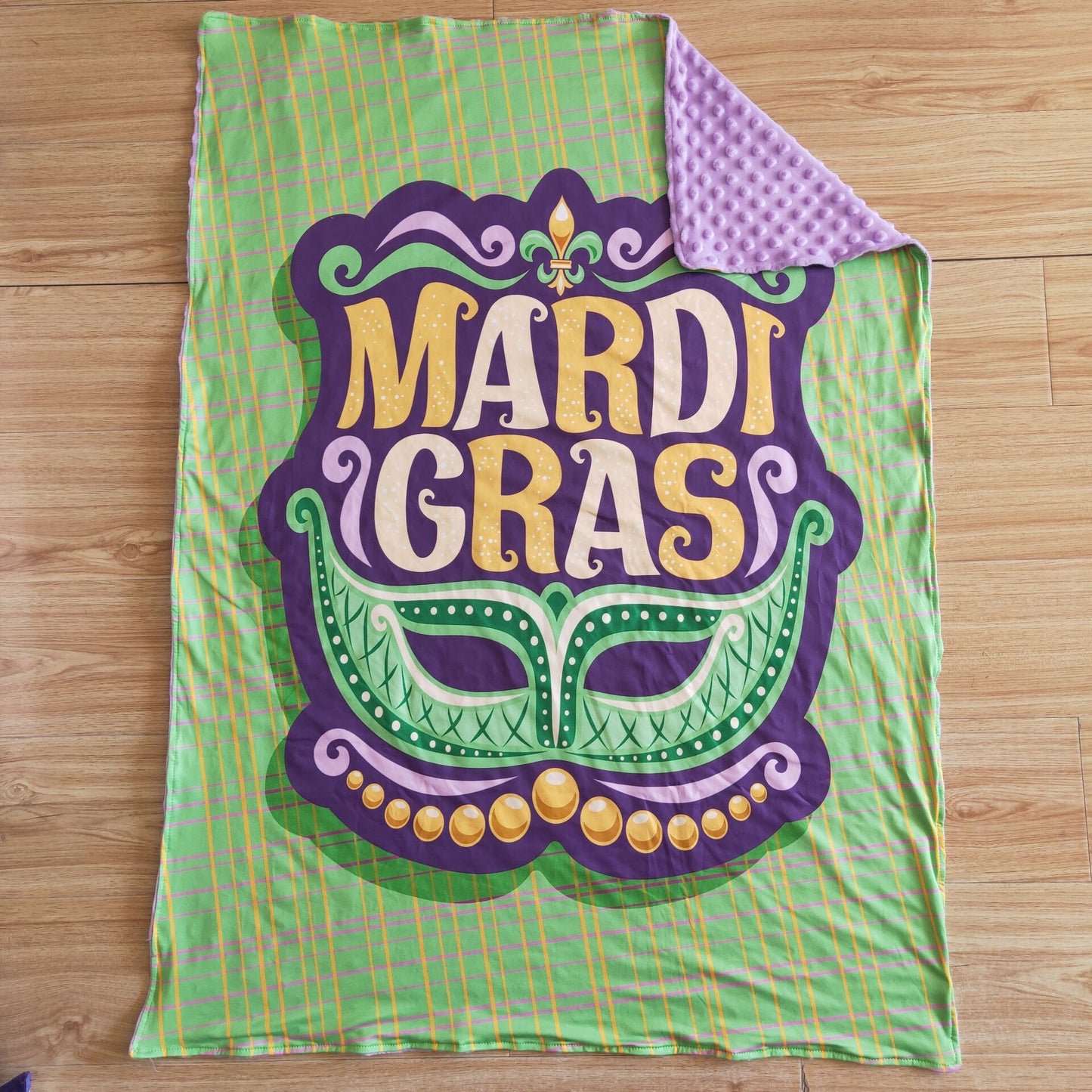 6 C7-35 plaid mardi cras mask purple blanket