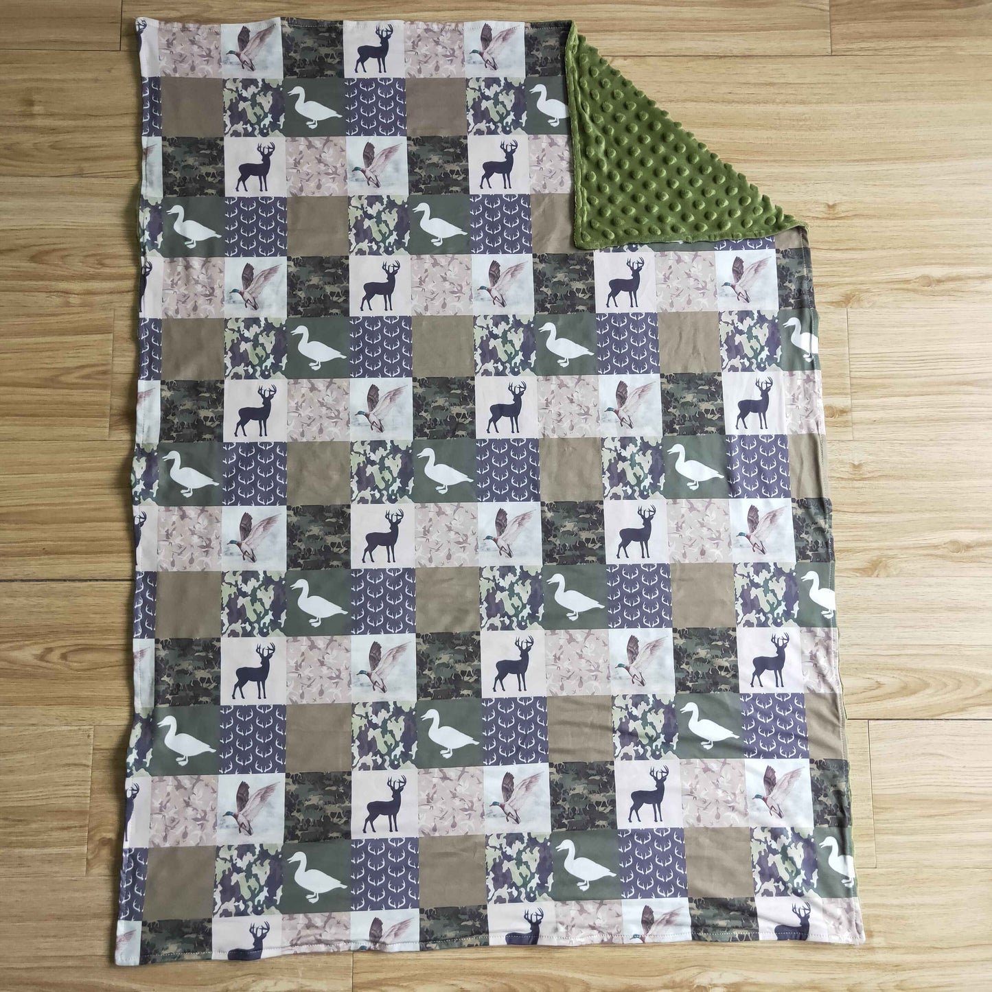 BL0027 duck and deer print blanket