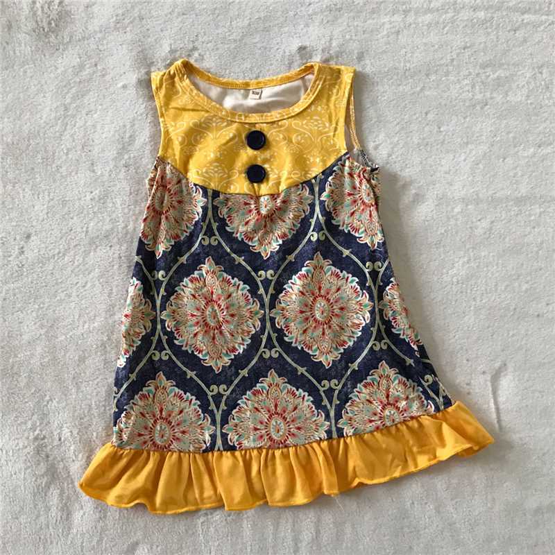 G5-7-1*' Dark blue buttoned diamond pattern sleeveless top