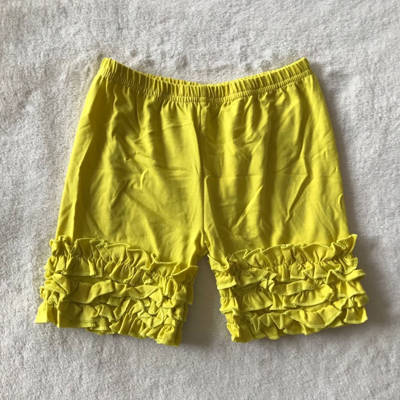 G5-8-6./ Yellow lace shorts