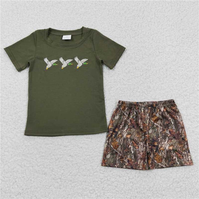 RTS EmbroideryBSSO0238 Boys Green Short Sleeve Shorts with Embroidered Three Rice Ducks