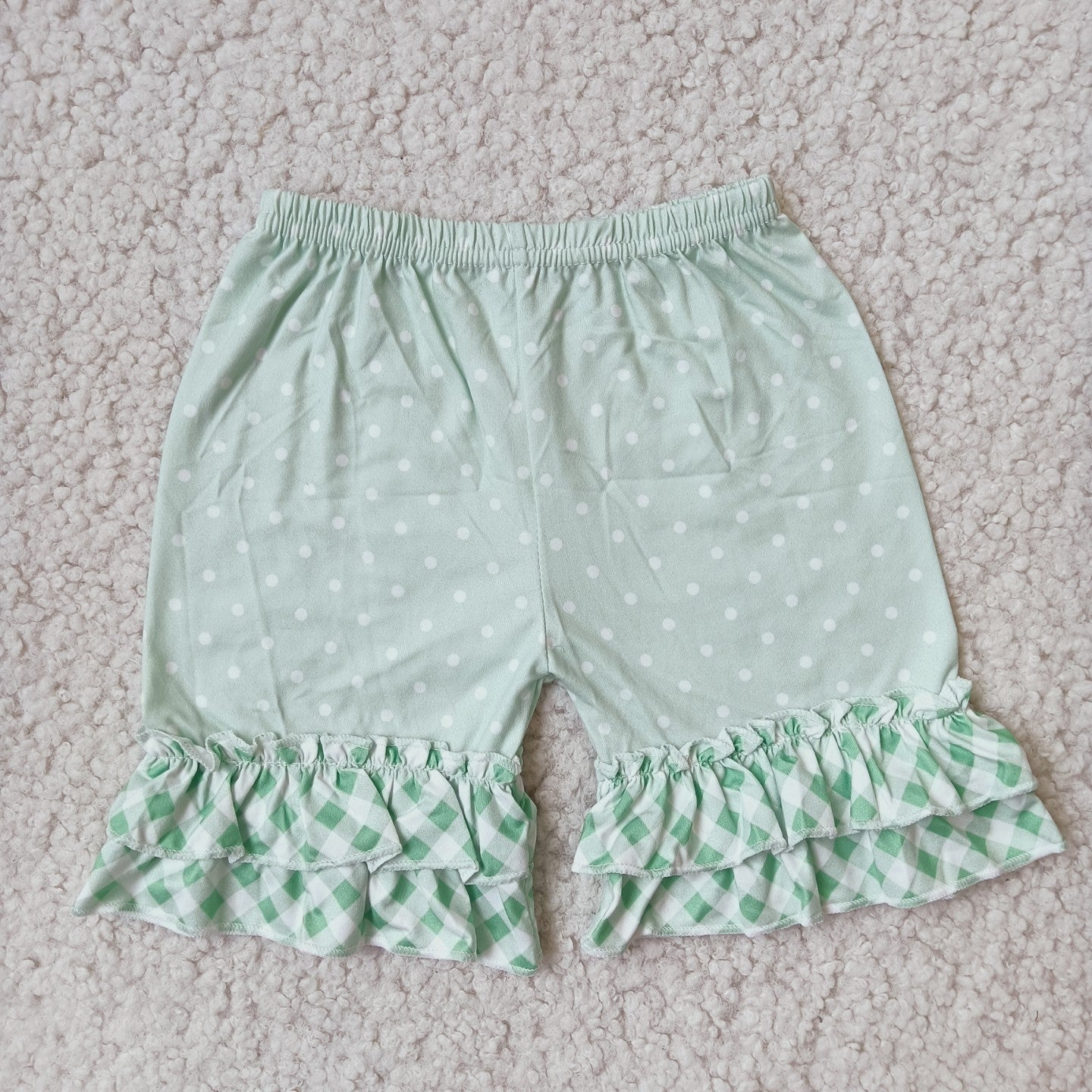 G2-4-5... Light green plaid shorts