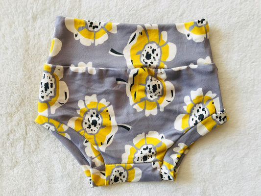 G2-12-5[. Gray thong with yellow and white flowers