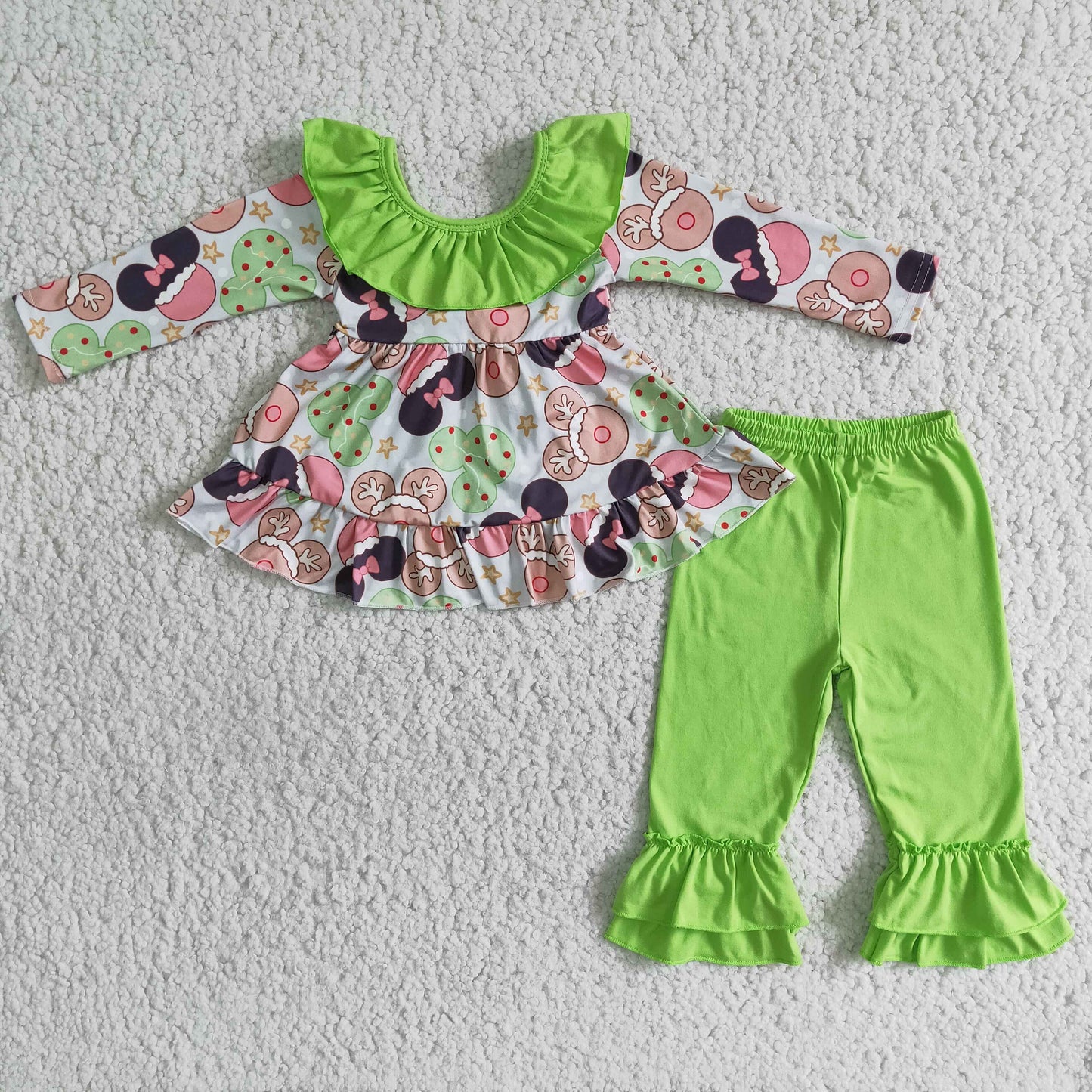 6 B2-40 Mickey bow top green pants suit