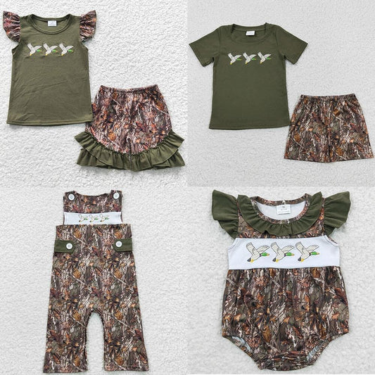 RTS EmbroideryBSSO0238 Boys Green Short Sleeve Shorts with Embroidered Three Rice Ducks