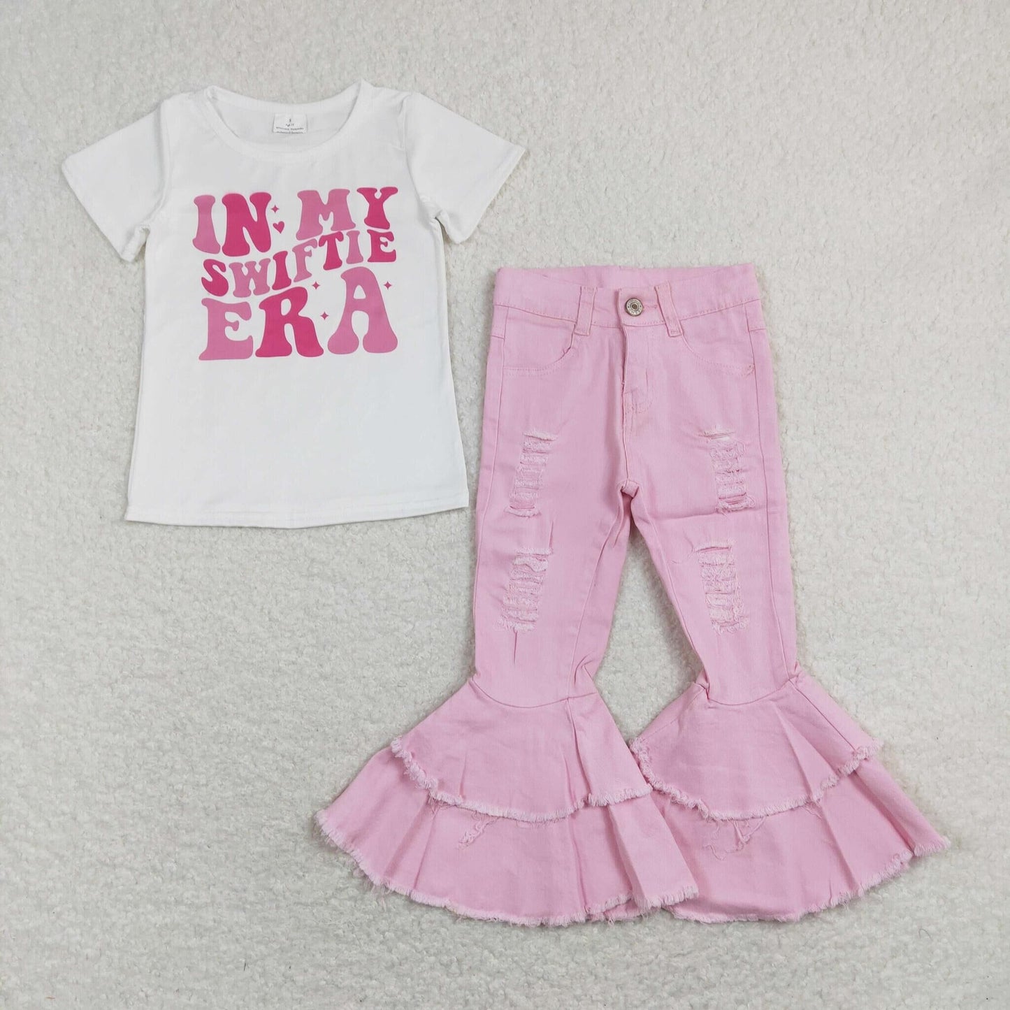 GT0437+P0005 in my swiftie era white short-sleeved top with letters Pink double lace ripped denim jeans